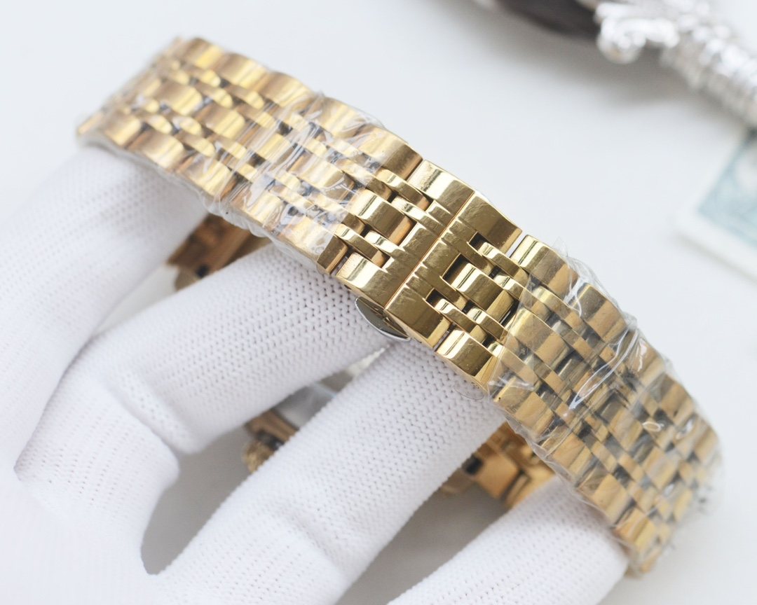 Cartier Gold Black Bracelet Watch — detail