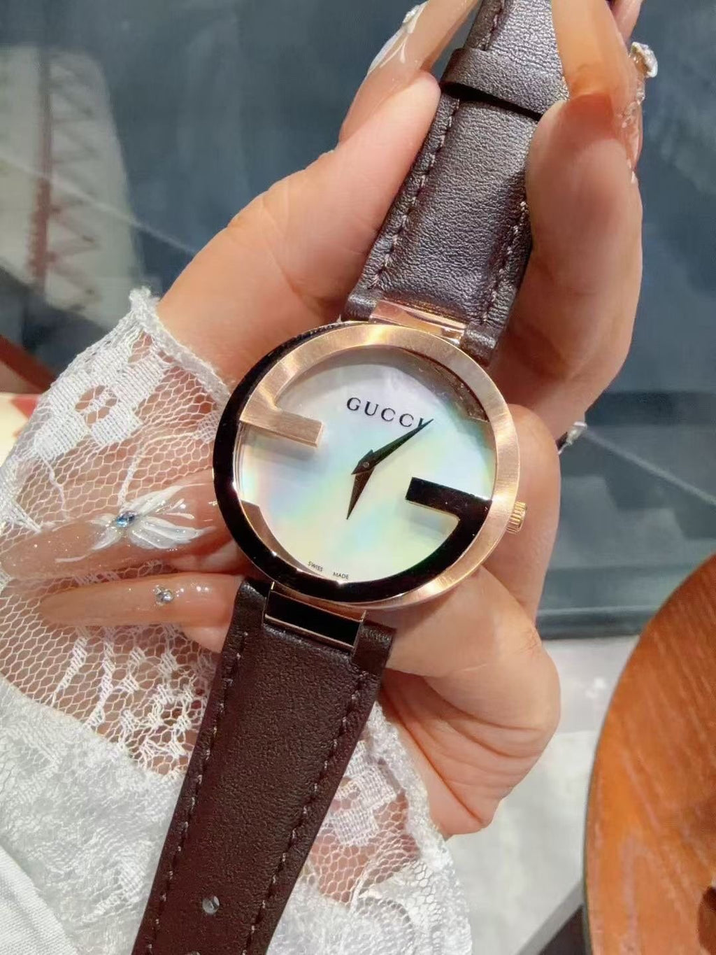 Gucci Brown Leather Strap Watch — model