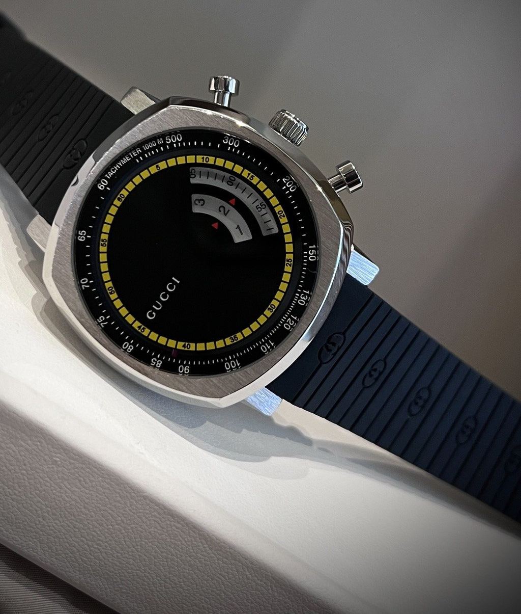 Gucci Silver Black Dial Strap Watch — hero