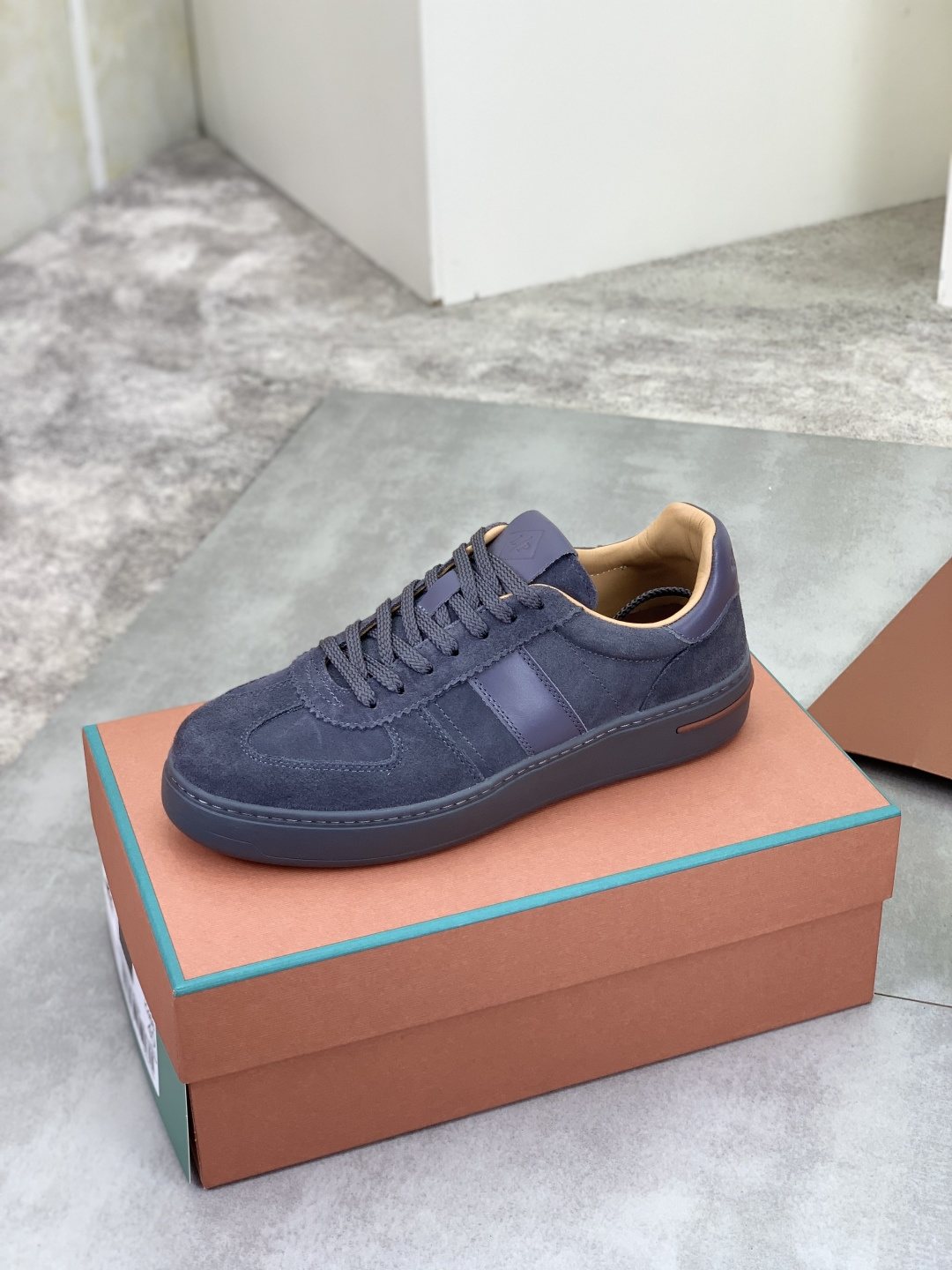 微商相册测试鞋子-Loro Piana Navy Panel Low-Top Sneakers — front