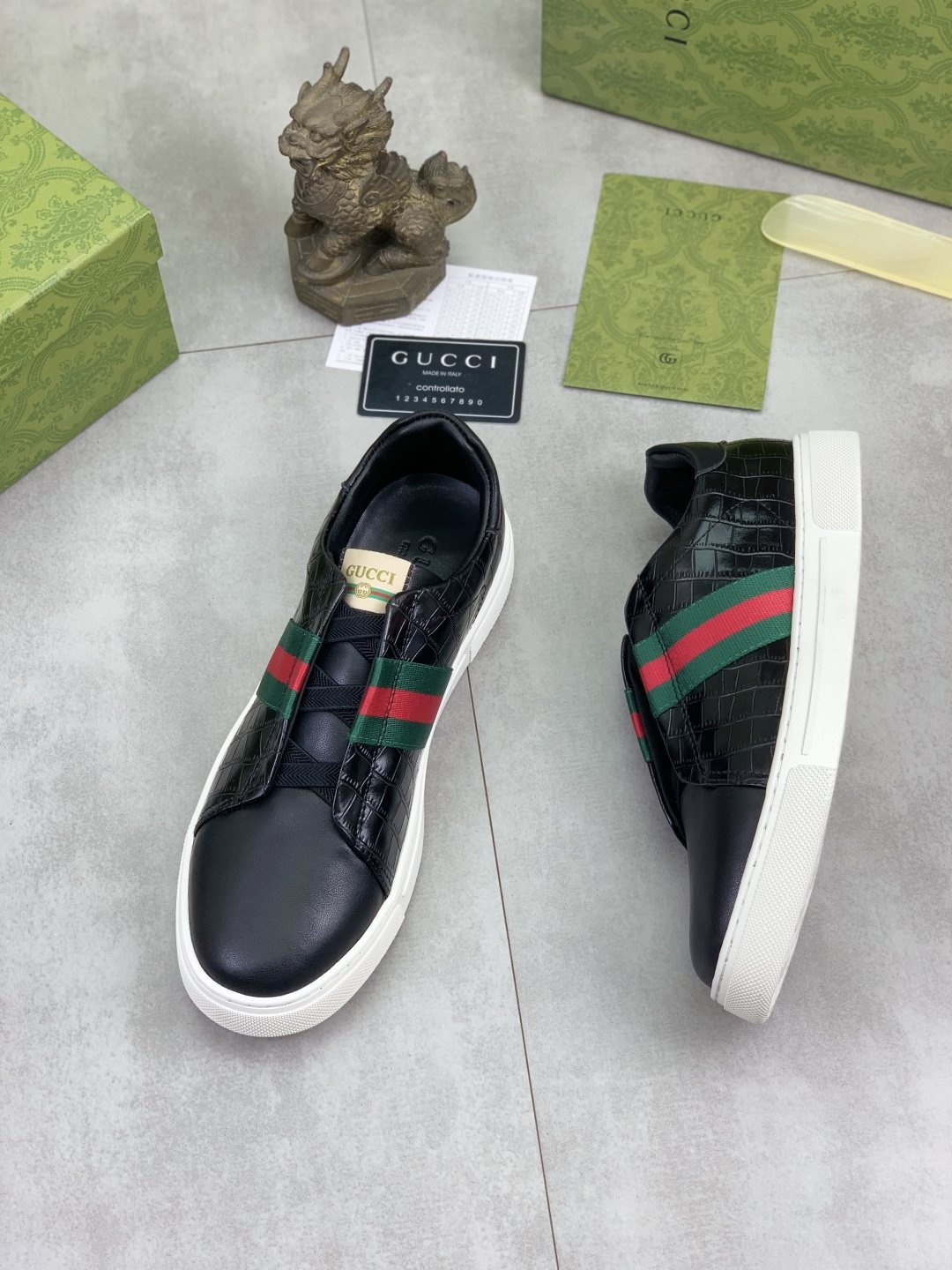 微商相册测试鞋子-Gucci Green-Red Stripe Slip-On Sneakers — side