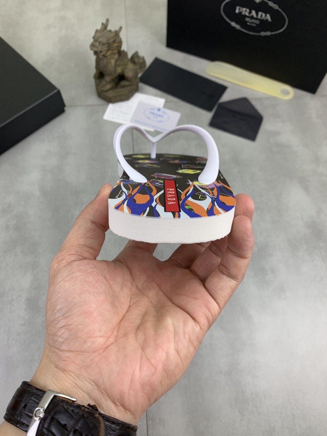 微商相册测试鞋子-Prada Multicolor Print Flip-Flops — detail