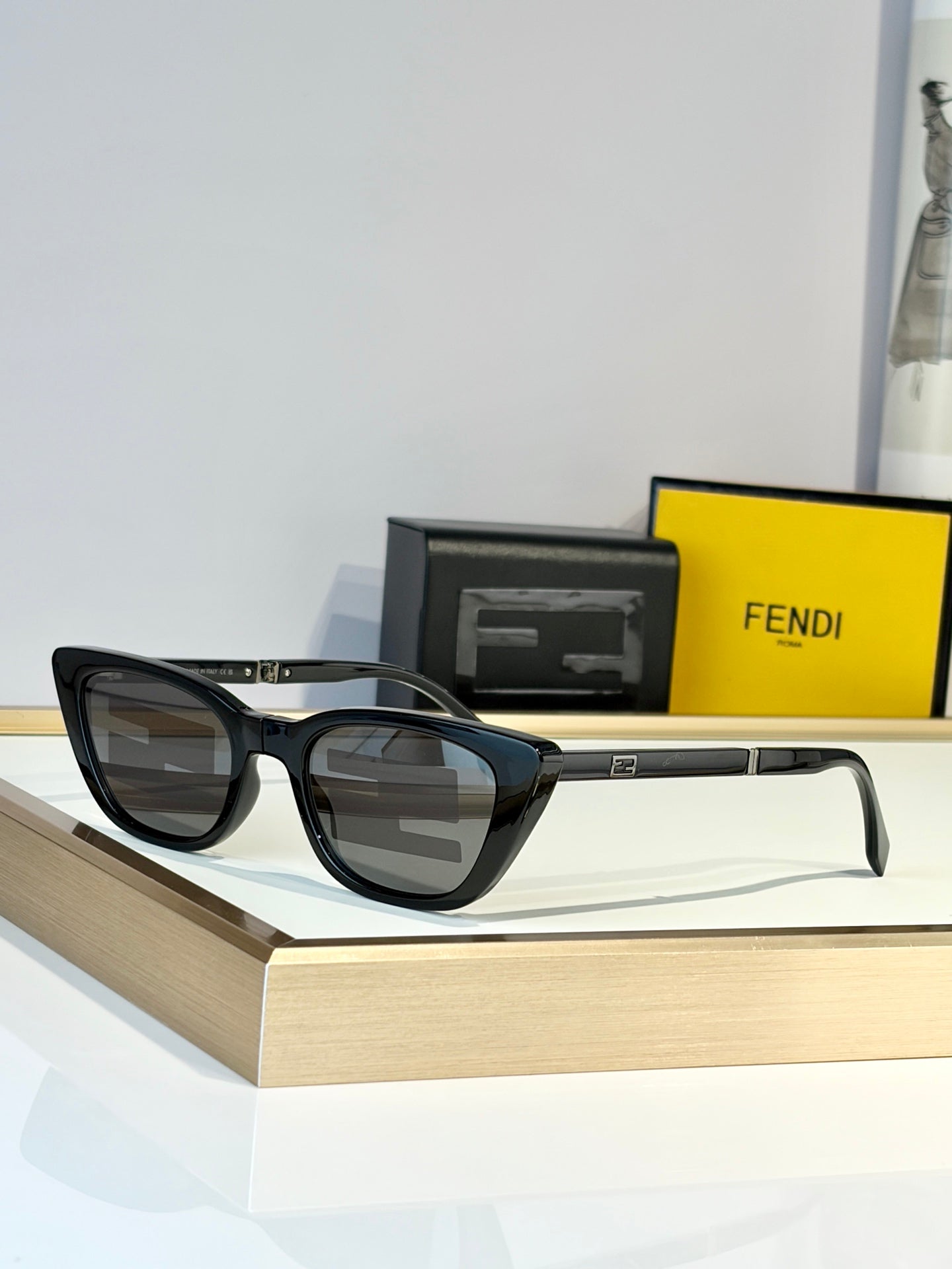 FENDI Sunglasses-FE40089I