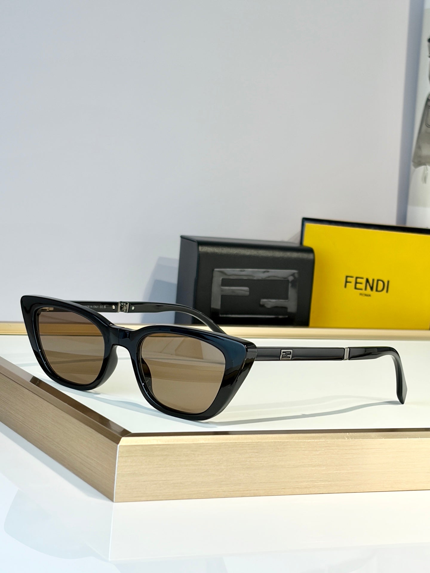 FENDI Sunglasses-FE40089I