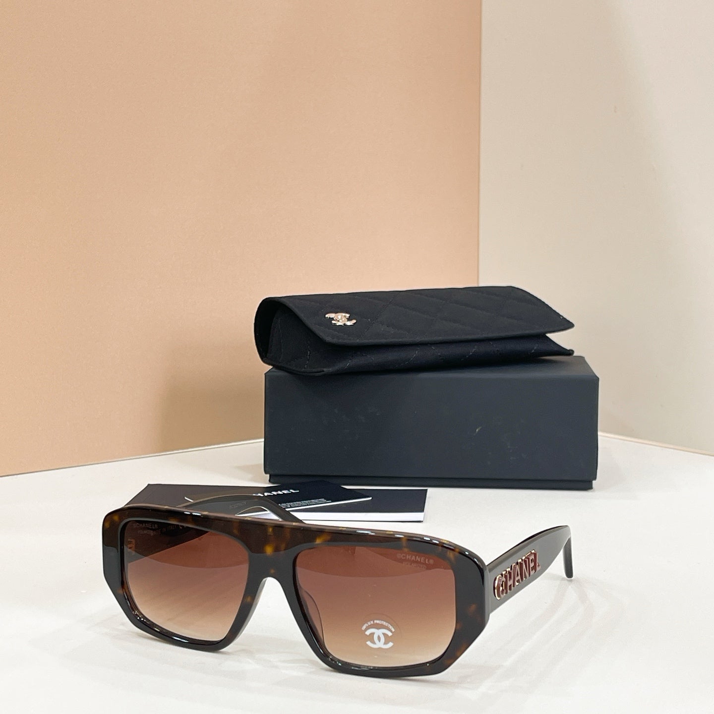 CHANEL Sunglasses 5556