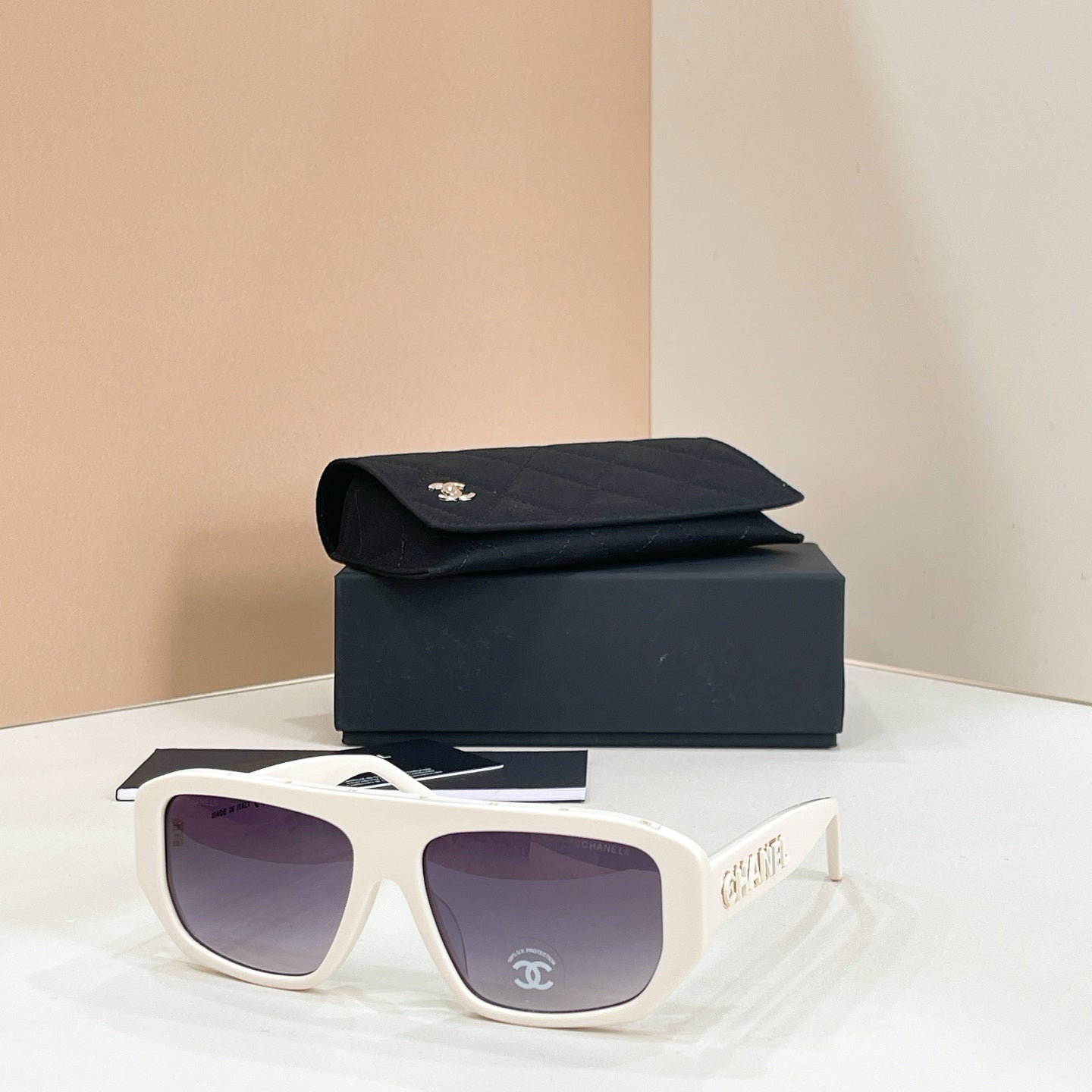 CHANEL Sunglasses 5556