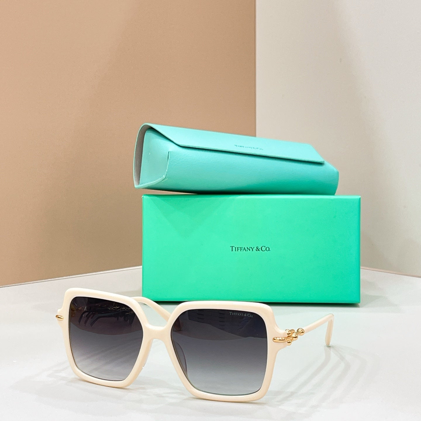 TIFFANY & CO. Sunglasses TF4260U