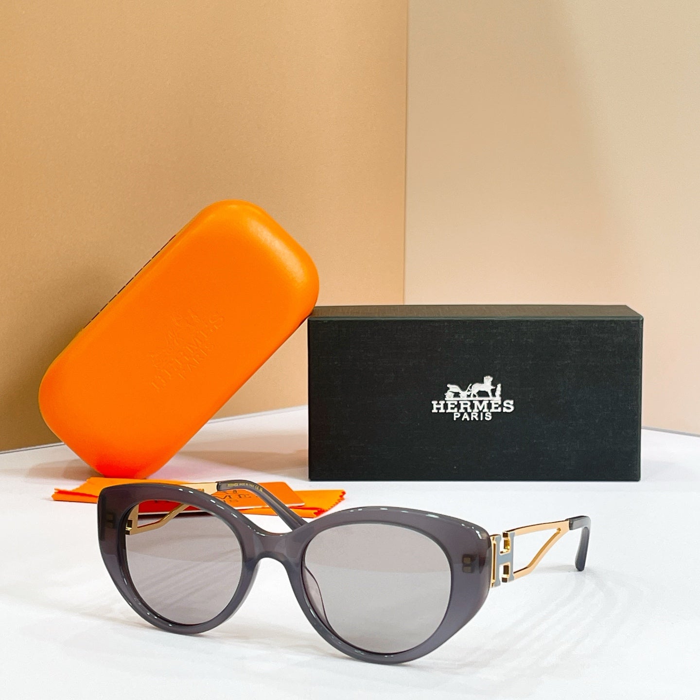HERMÈS Sunglasses H8125S