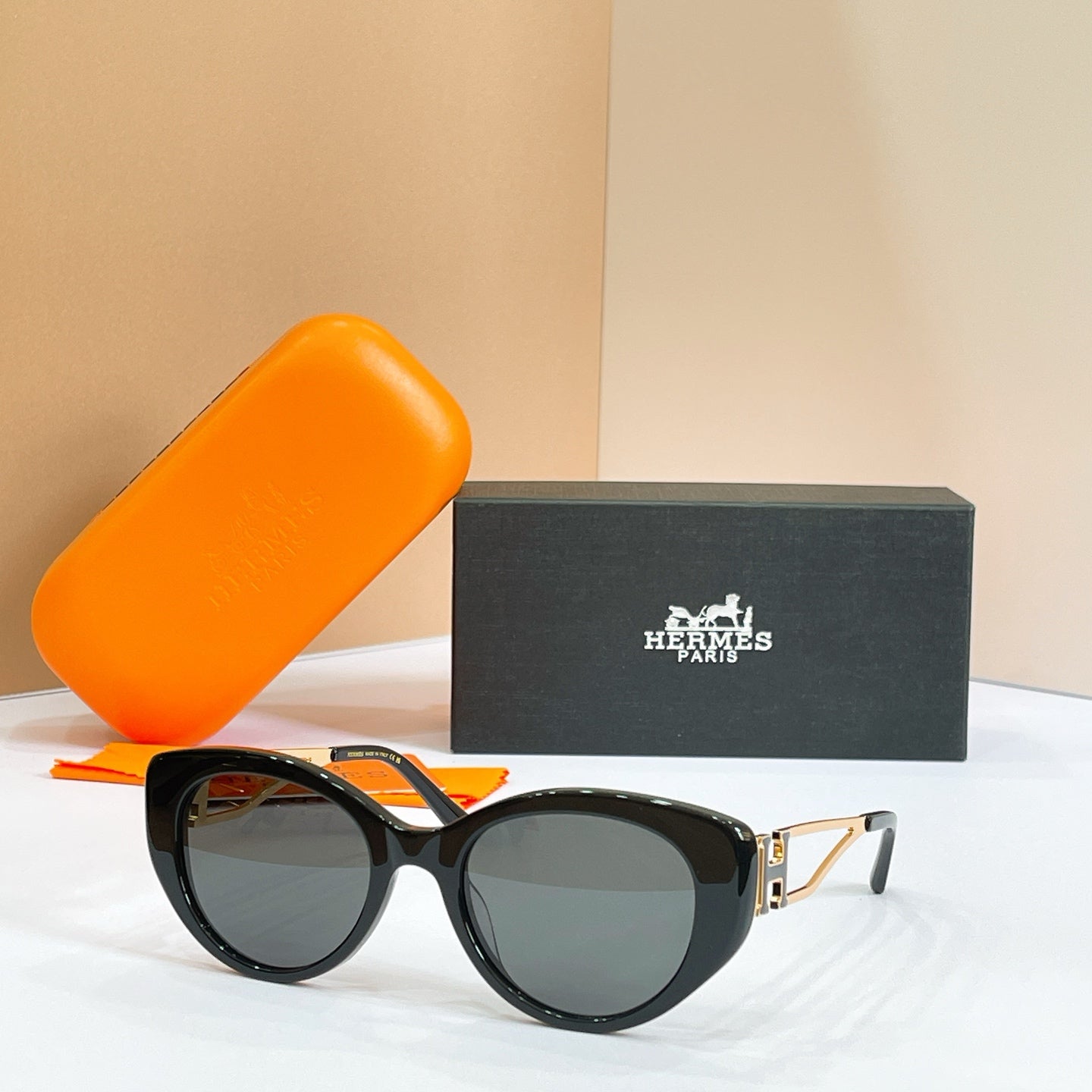 HERMÈS Sunglasses H8125S