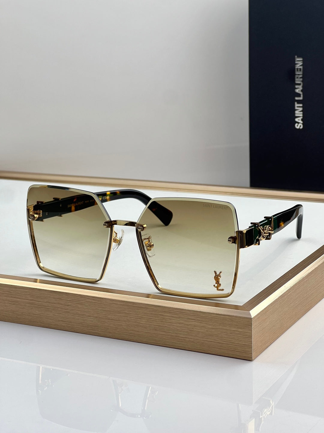 SAINT LAURENT Sunglasses SLM102