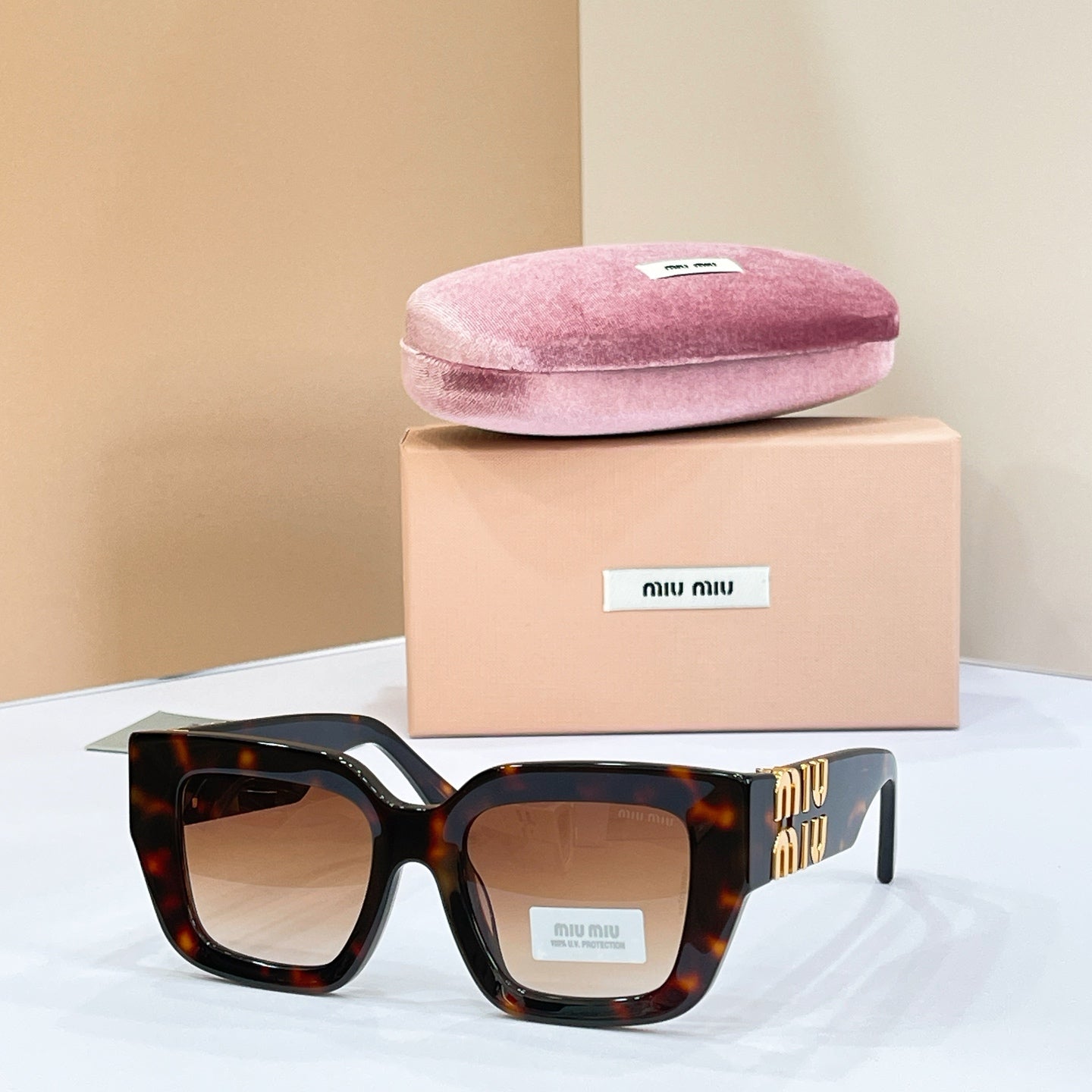 MIU MIU Sunglasses SMU B05