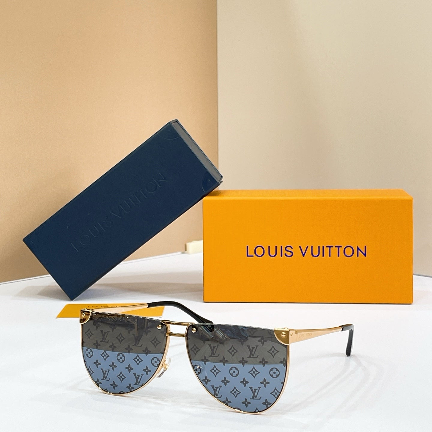 LOUIS VUITTON Sunglasses Z3208U