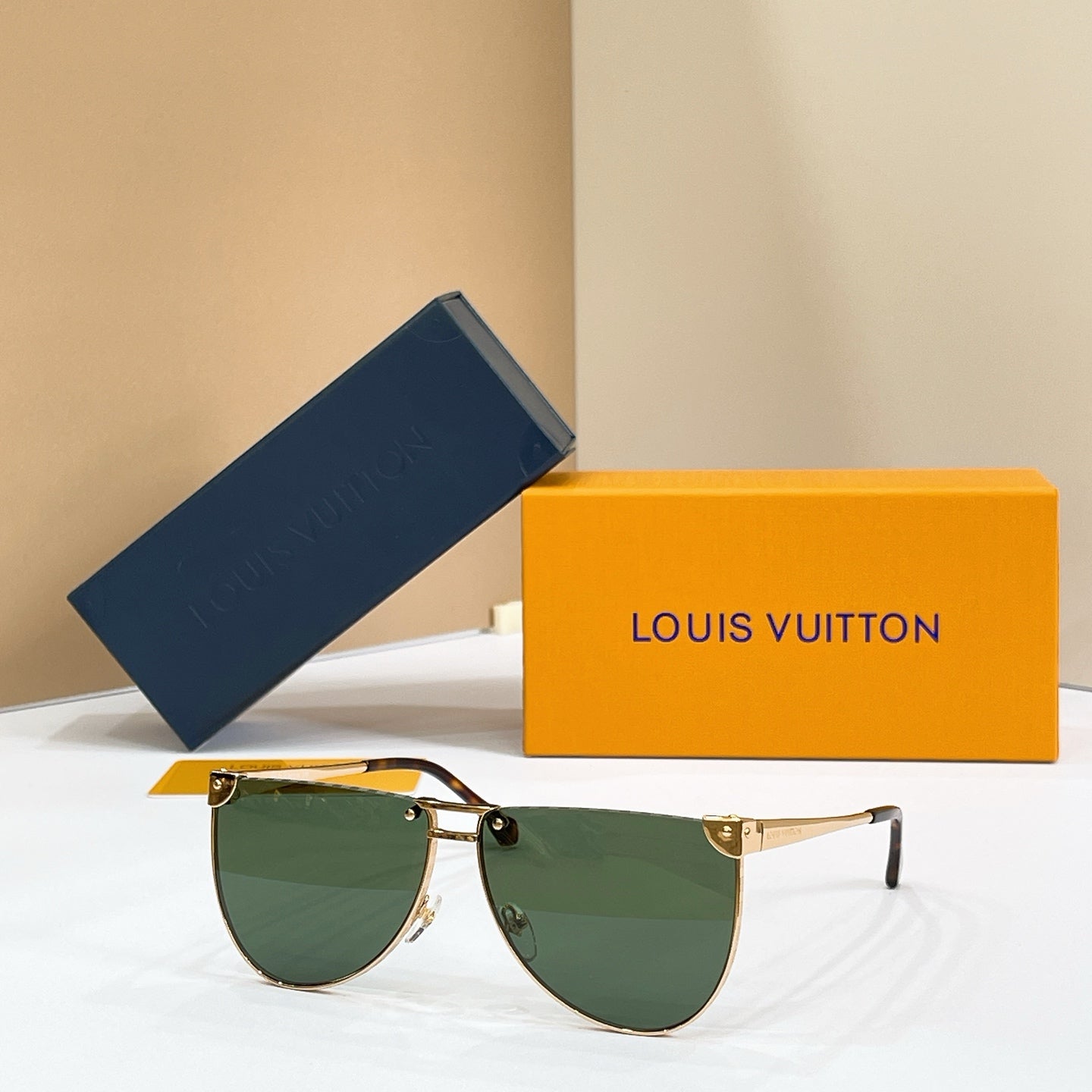 LOUIS VUITTON Sunglasses Z3208U