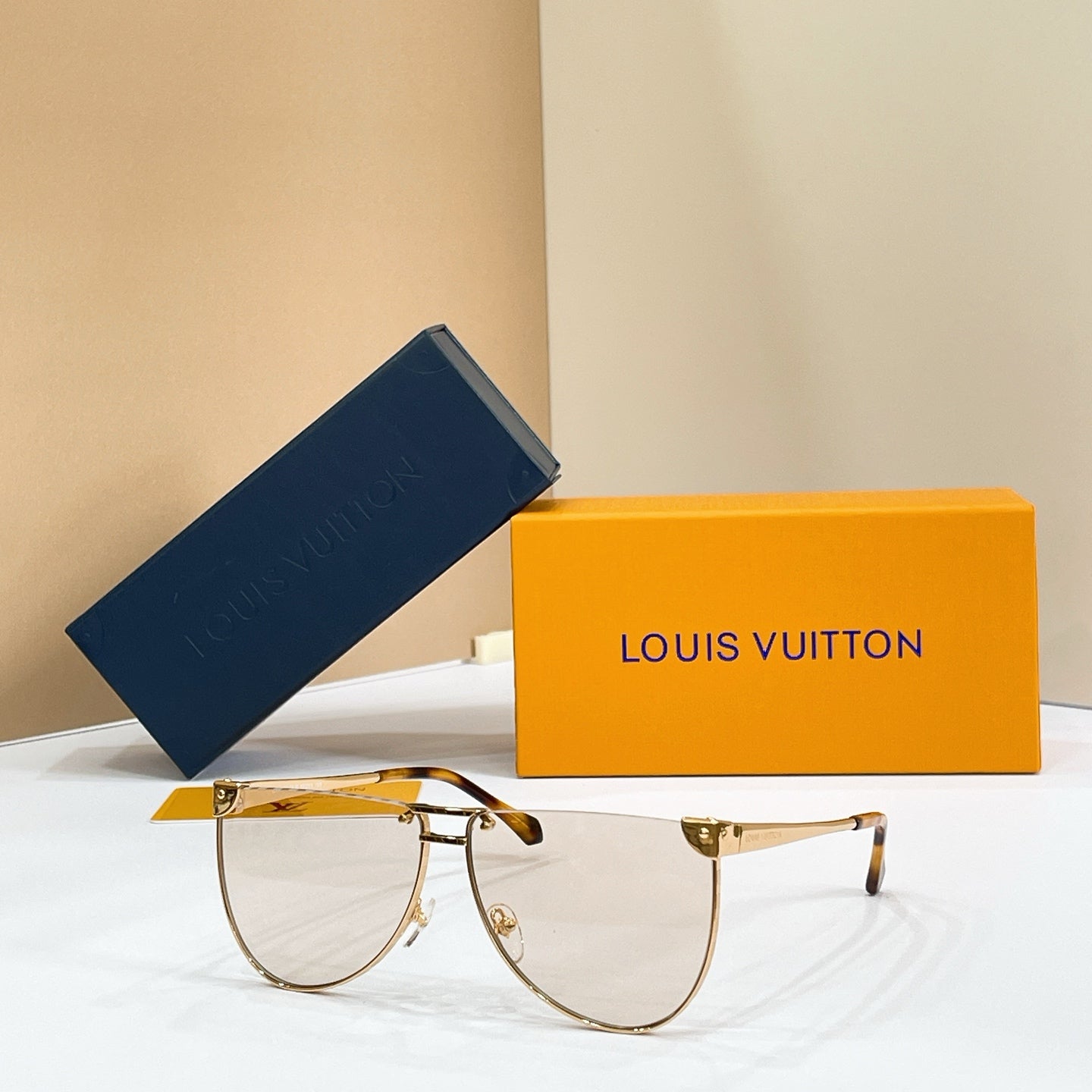 LOUIS VUITTON Sunglasses Z3208U