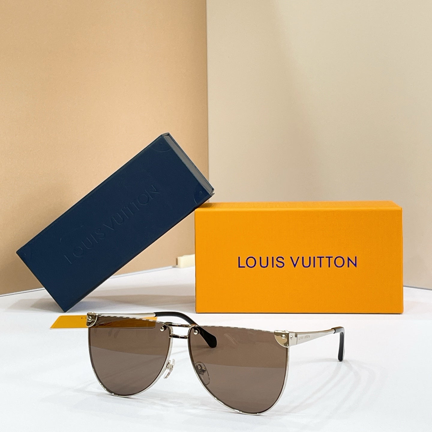 LOUIS VUITTON Sunglasses Z3208U