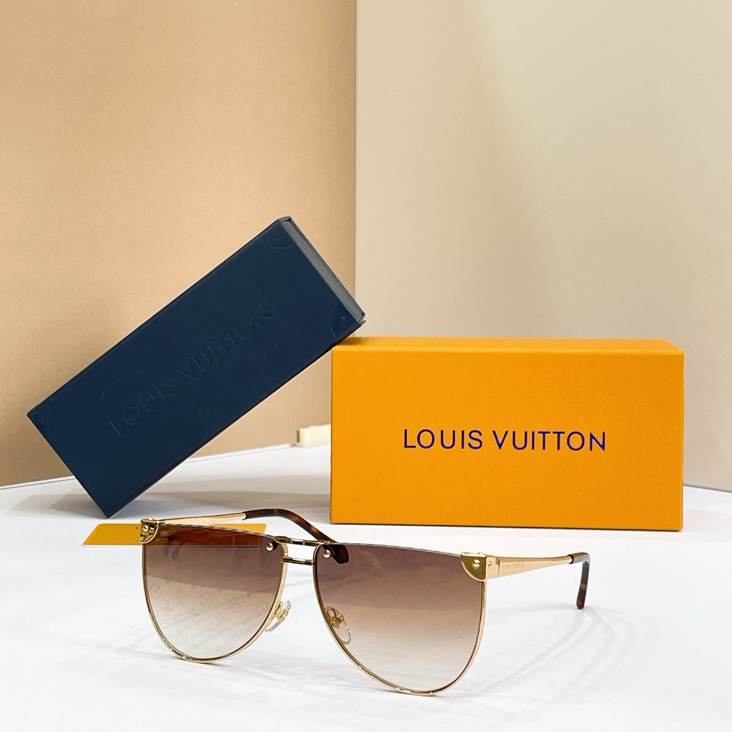 LOUIS VUITTON Sunglasses Z3208U
