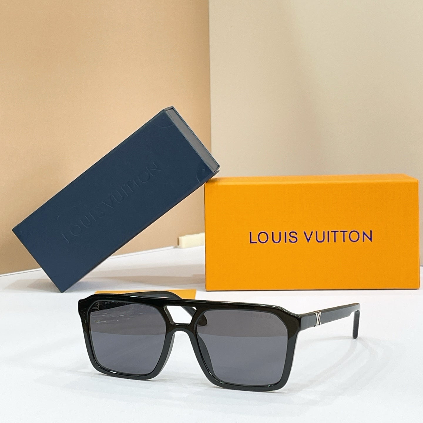 LOUIS VUITTON Sunglasses Z3095U