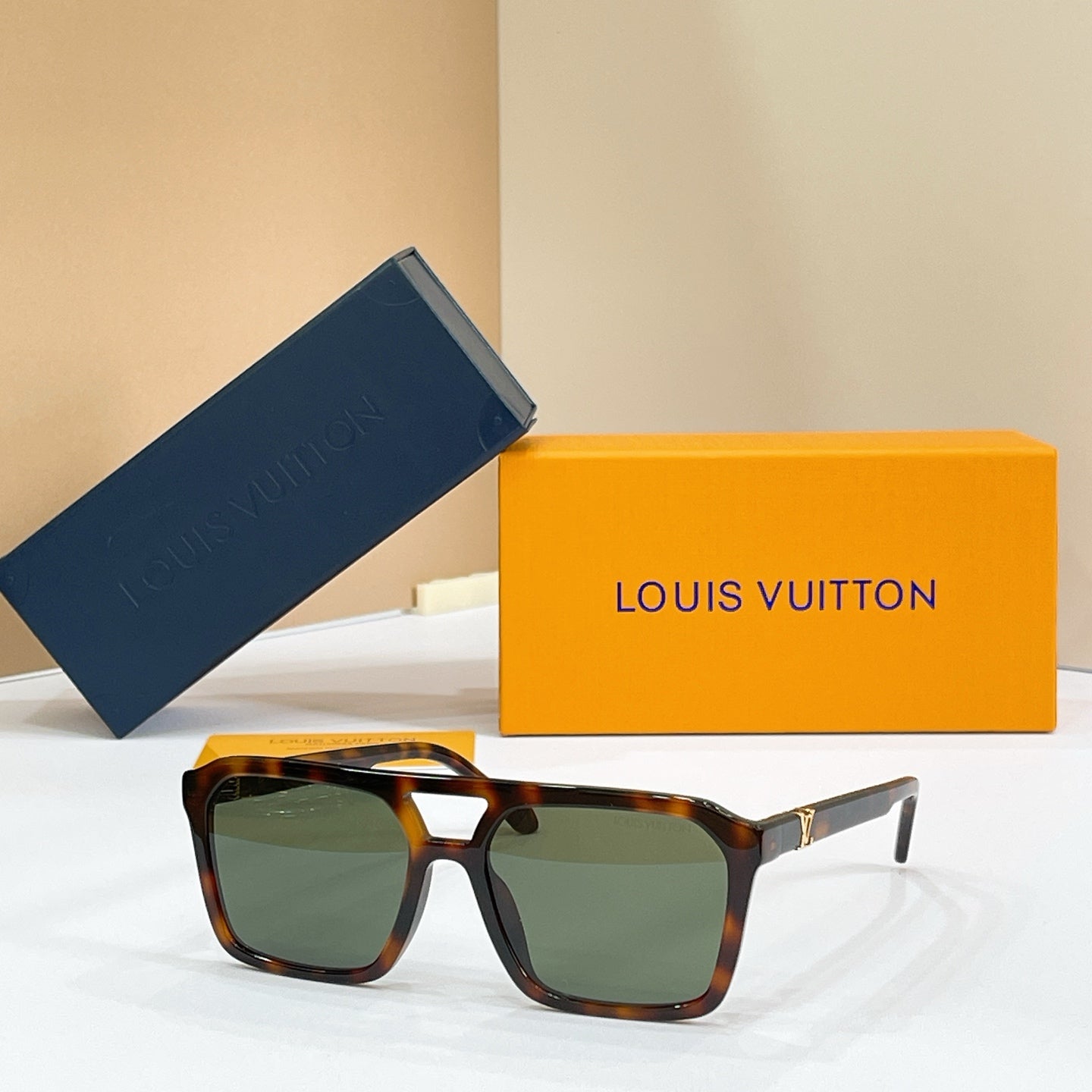 LOUIS VUITTON Sunglasses Z3095U