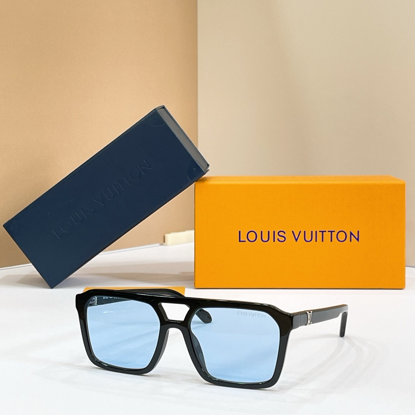 LOUIS VUITTON Sunglasses Z3095U