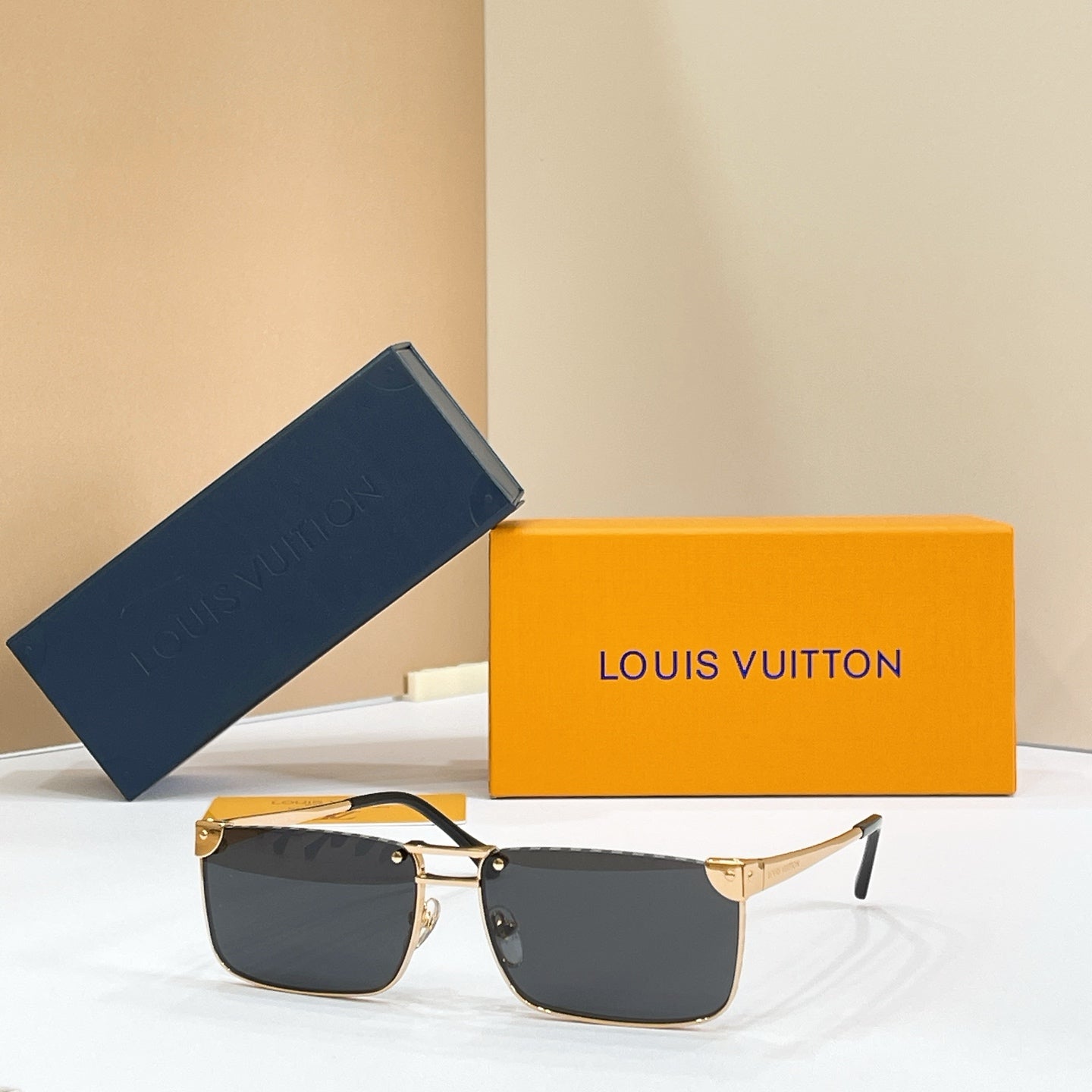 LOUIS VUITTON Sunglasses Z3206U