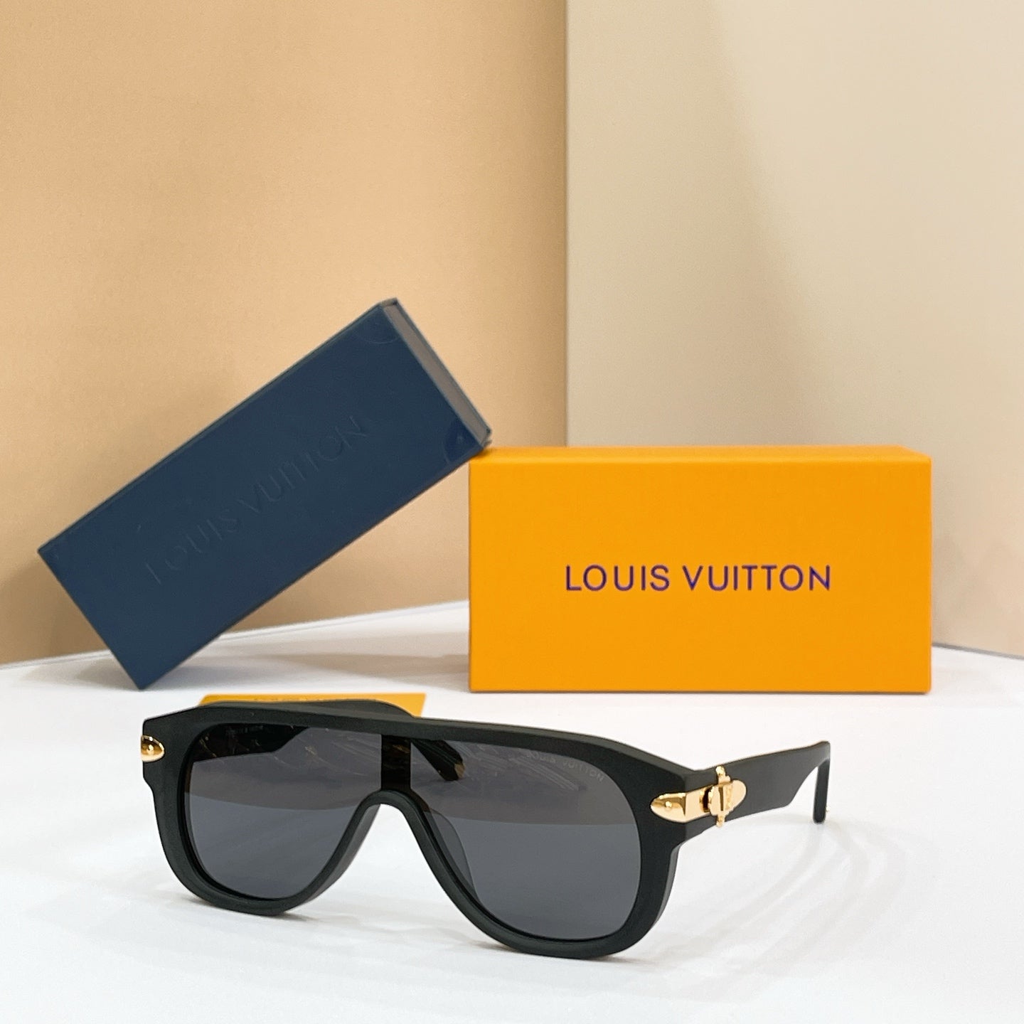 LOUIS VUITTON Sunglasses Z6087U