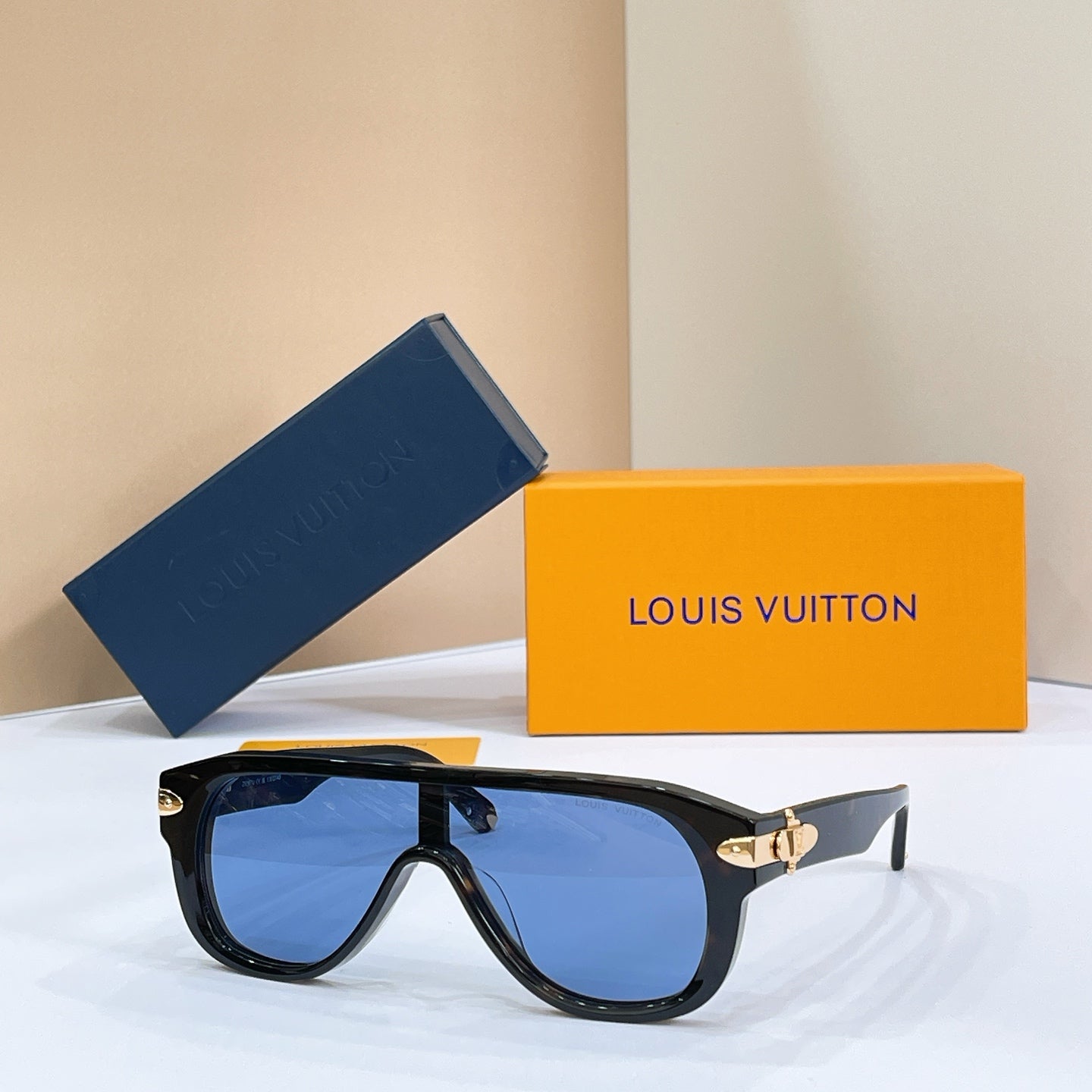 LOUIS VUITTON Sunglasses Z6087U