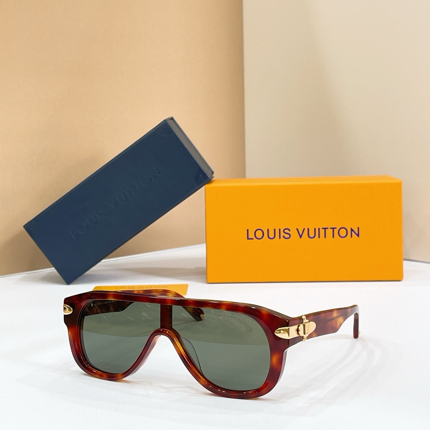 LOUIS VUITTON Sunglasses Z6087U