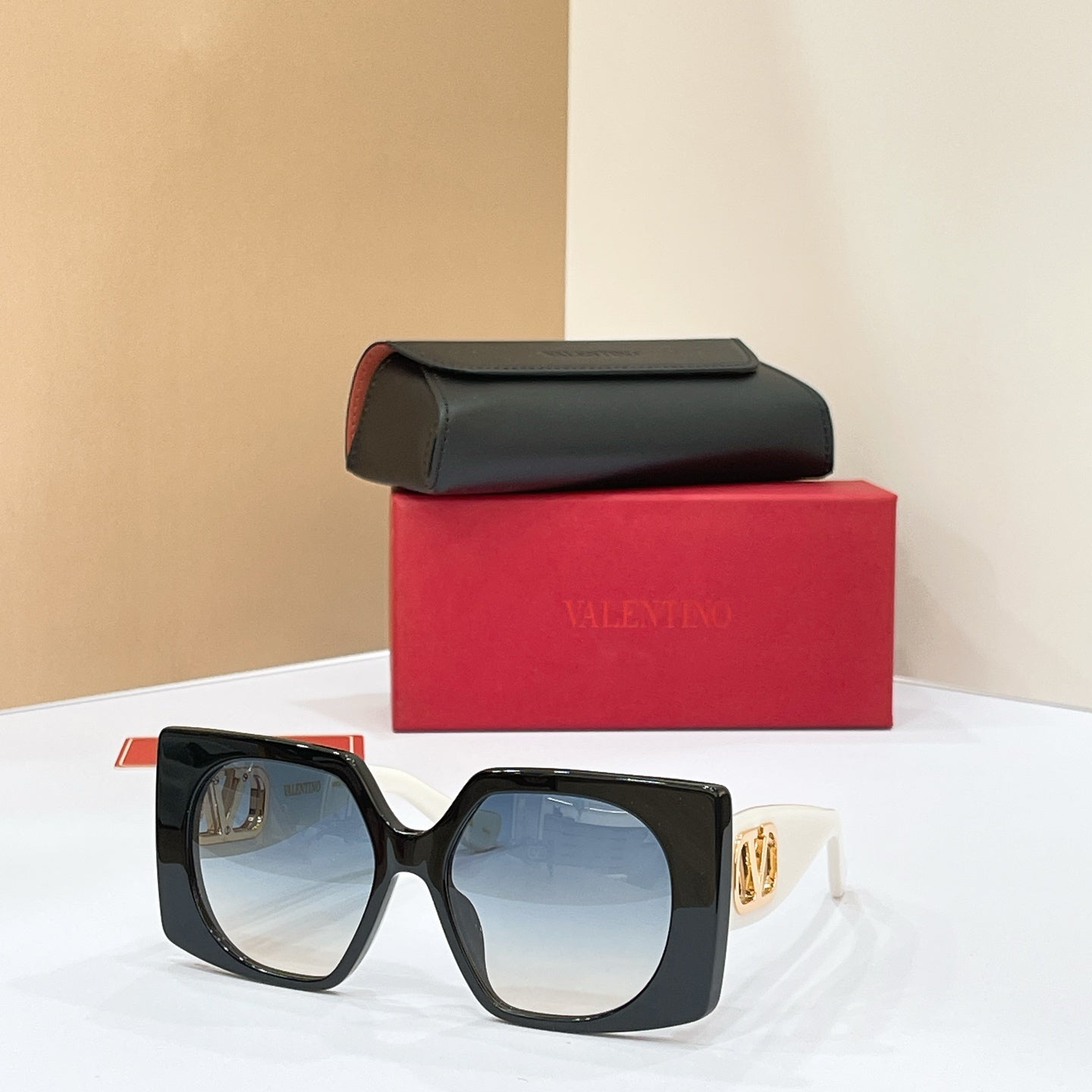 VALENTINO Sunglasses VG0002S