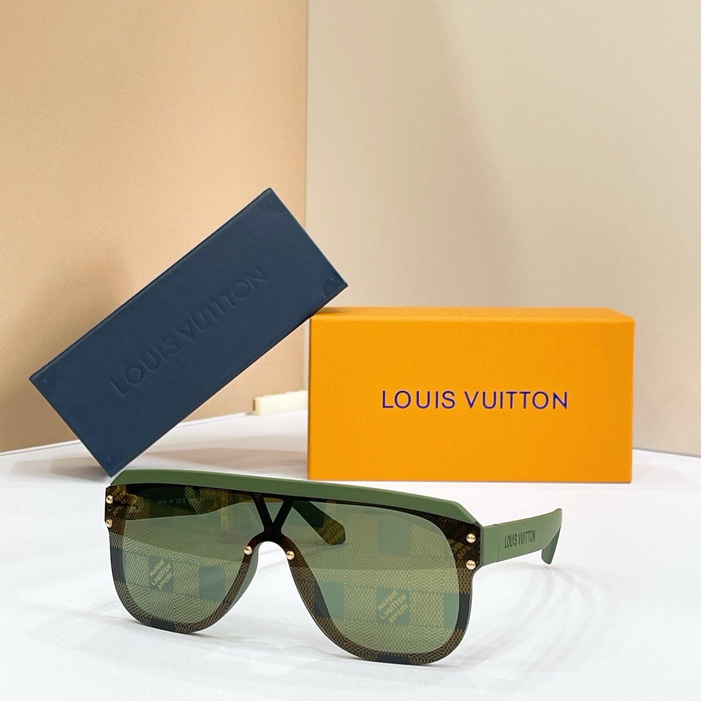 LOUIS VUITTON Sunglasses Z2878U