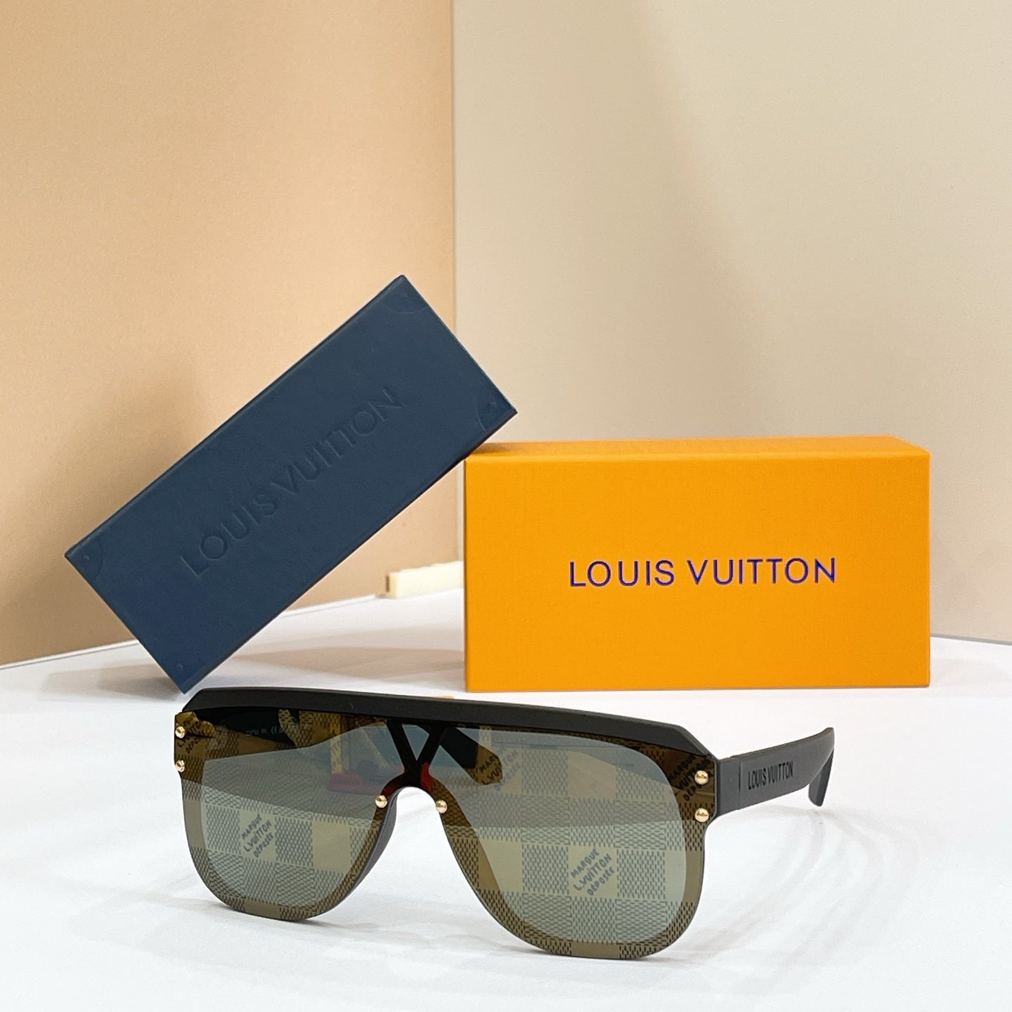 LOUIS VUITTON Sunglasses Z2878U
