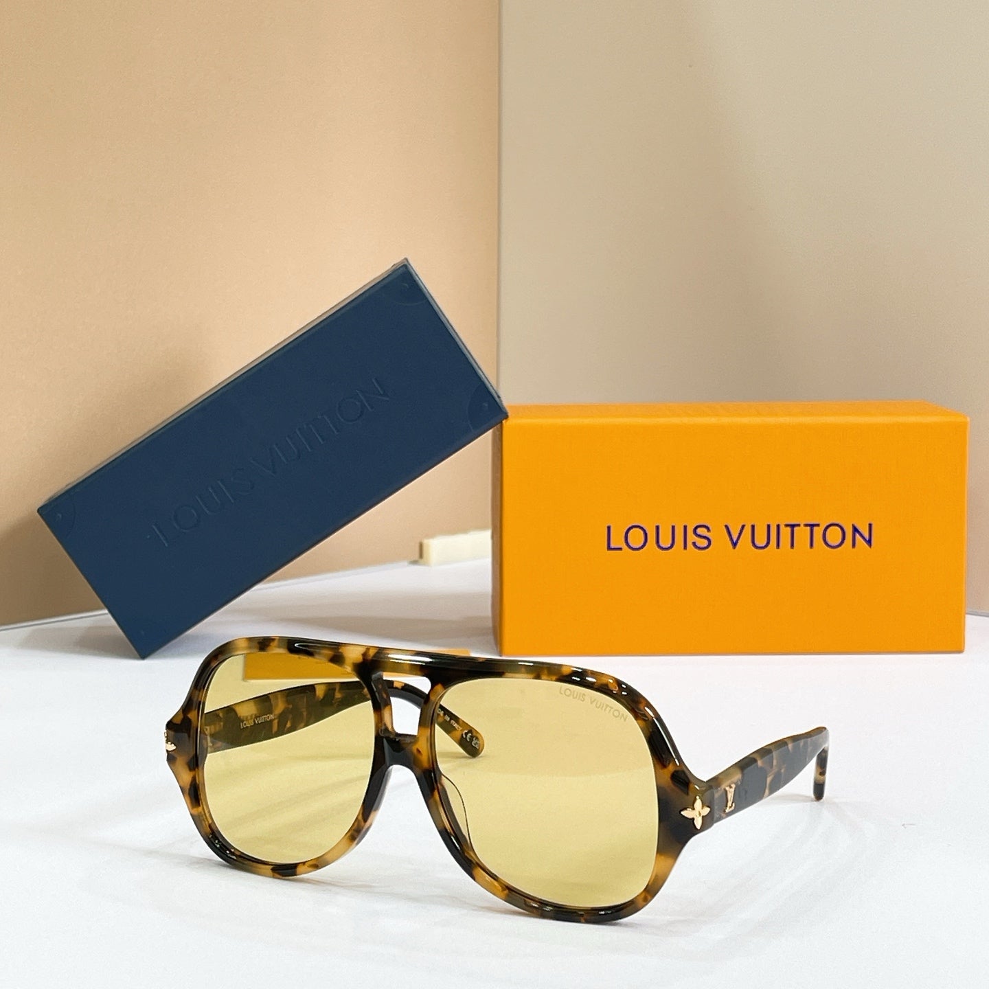 LOUIS VUITTON Sunglasses Z3476U