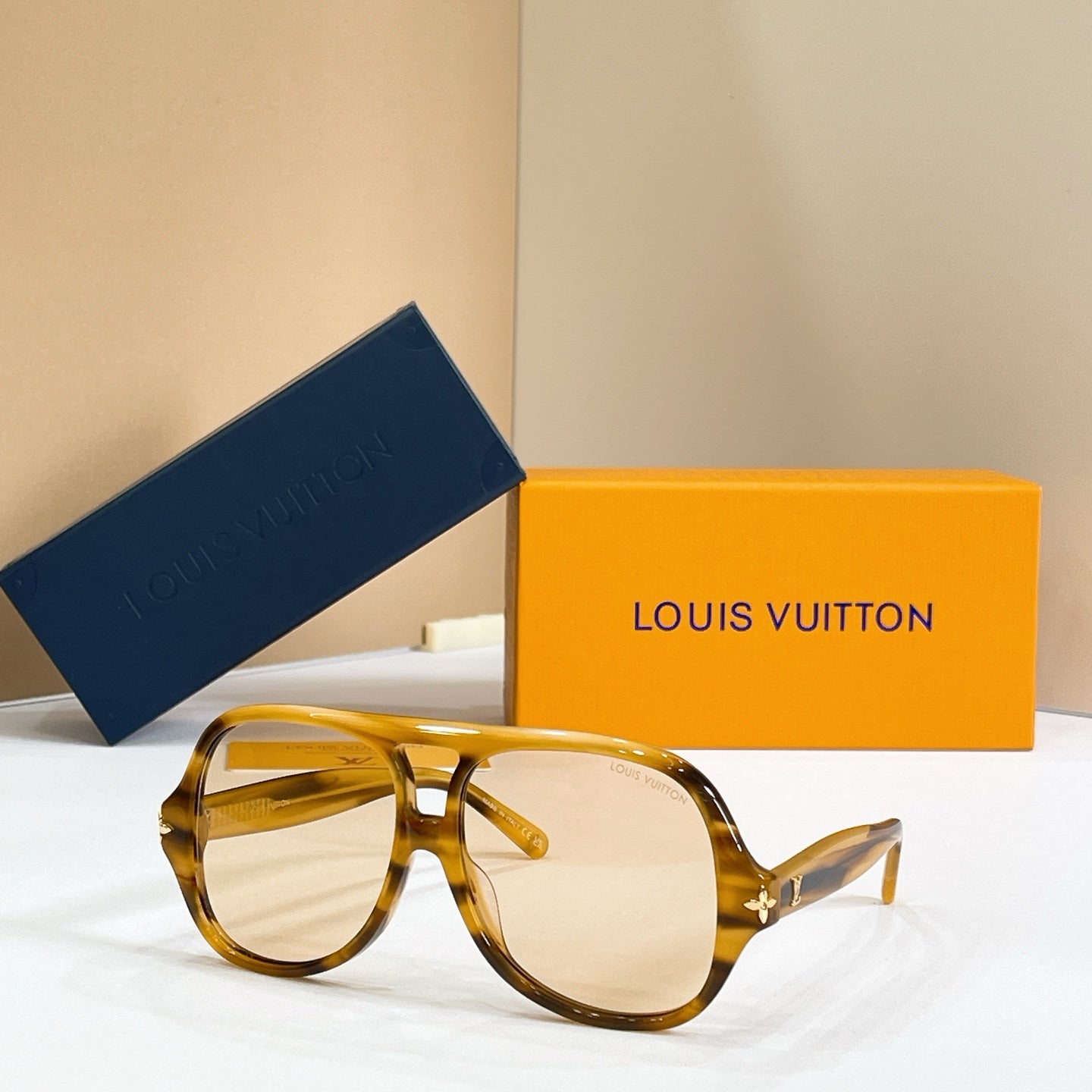 LOUIS VUITTON Sunglasses Z3476U