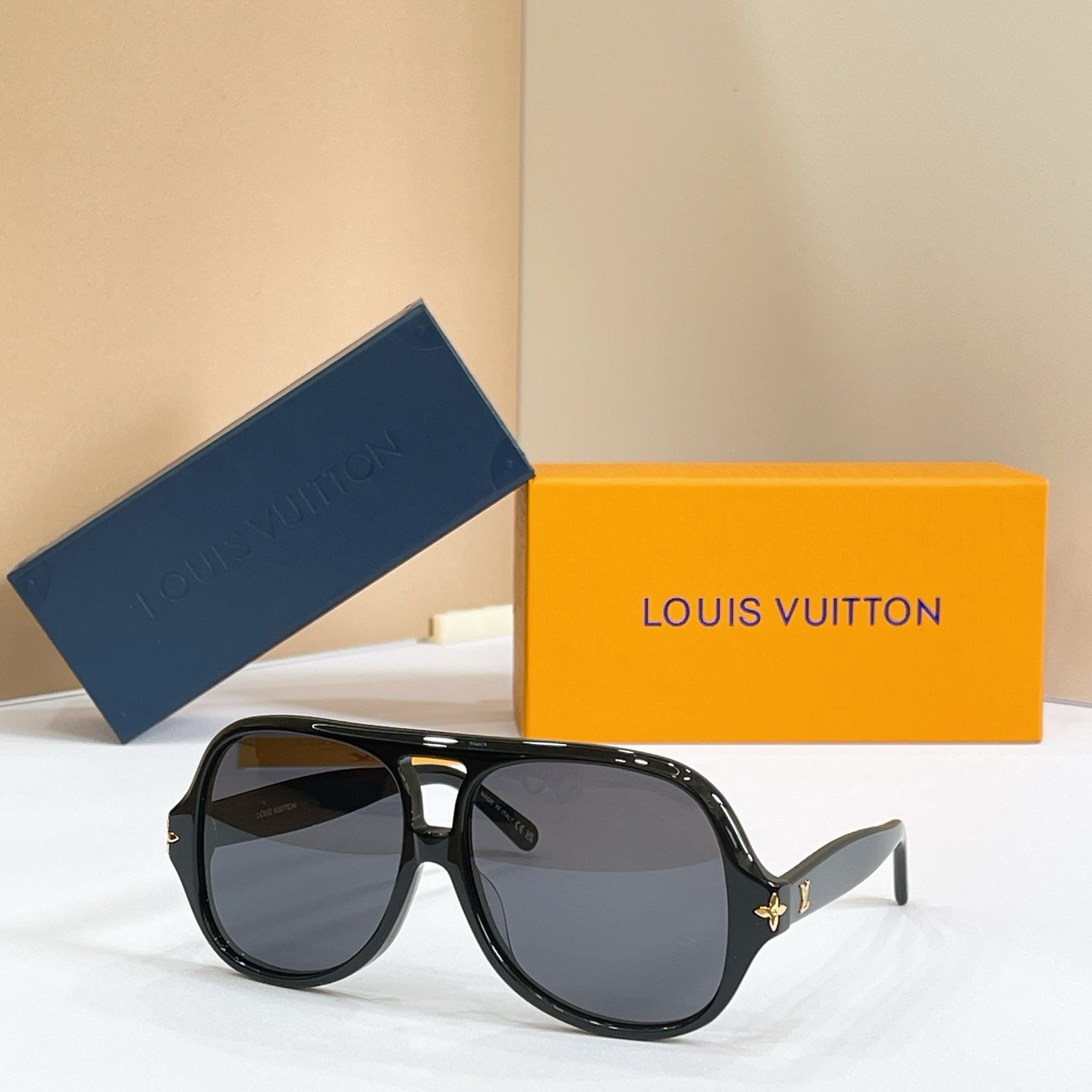 LOUIS VUITTON Sunglasses Z3476U