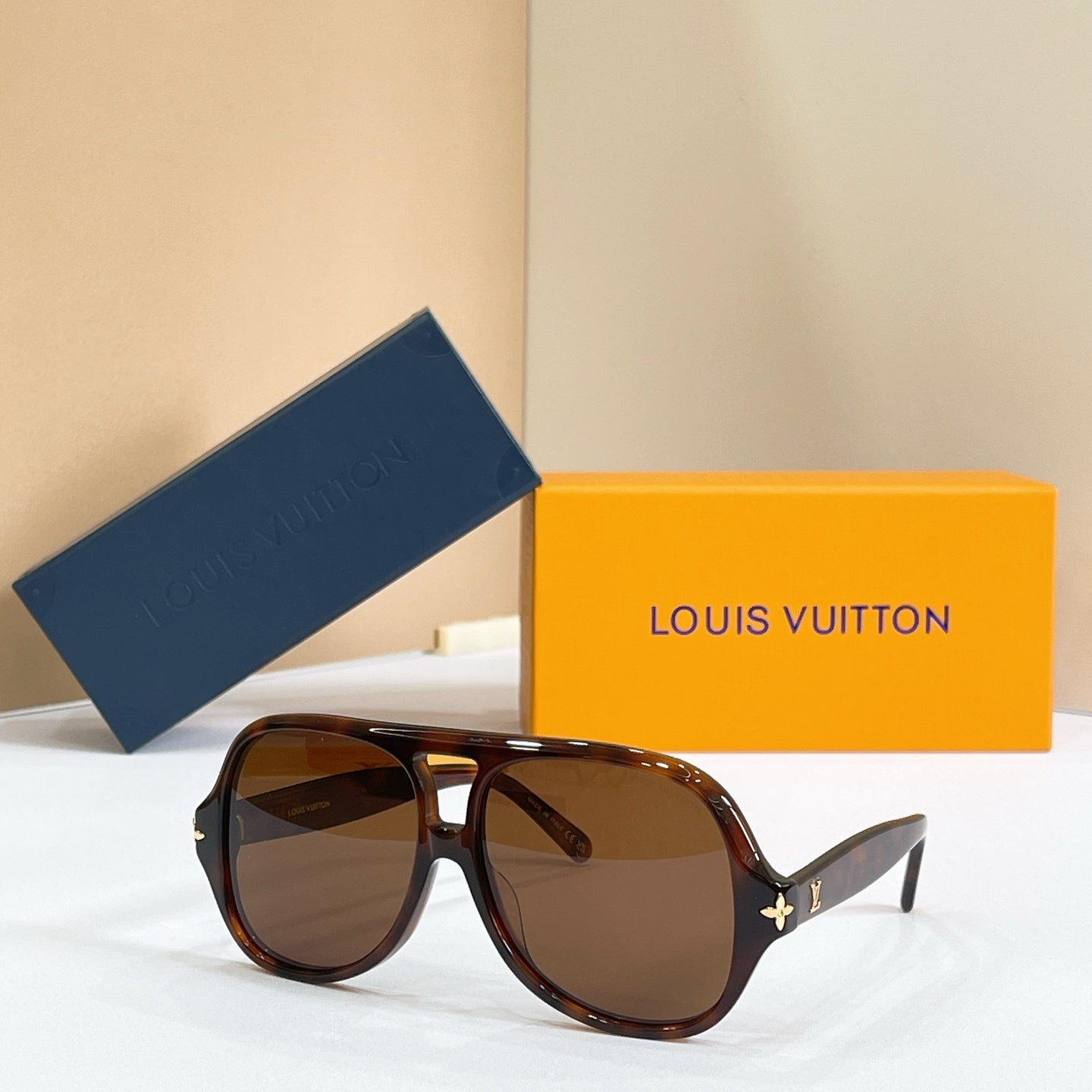 LOUIS VUITTON Sunglasses Z3476U