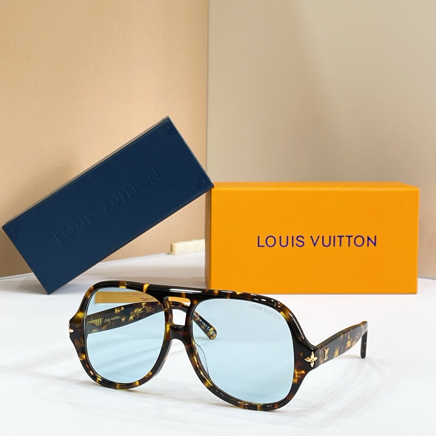 LOUIS VUITTON Sunglasses Z3476U