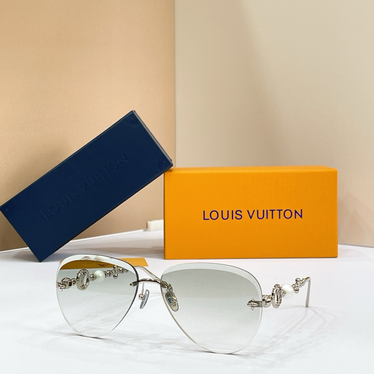 LOUIS VUITTON Sunglasses Z3318U