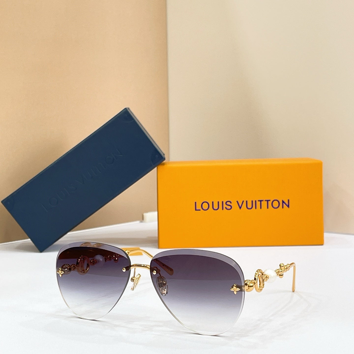 LOUIS VUITTON Sunglasses Z3318U