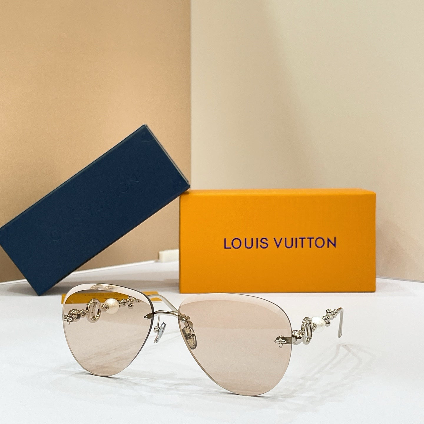 LOUIS VUITTON Sunglasses Z3318U