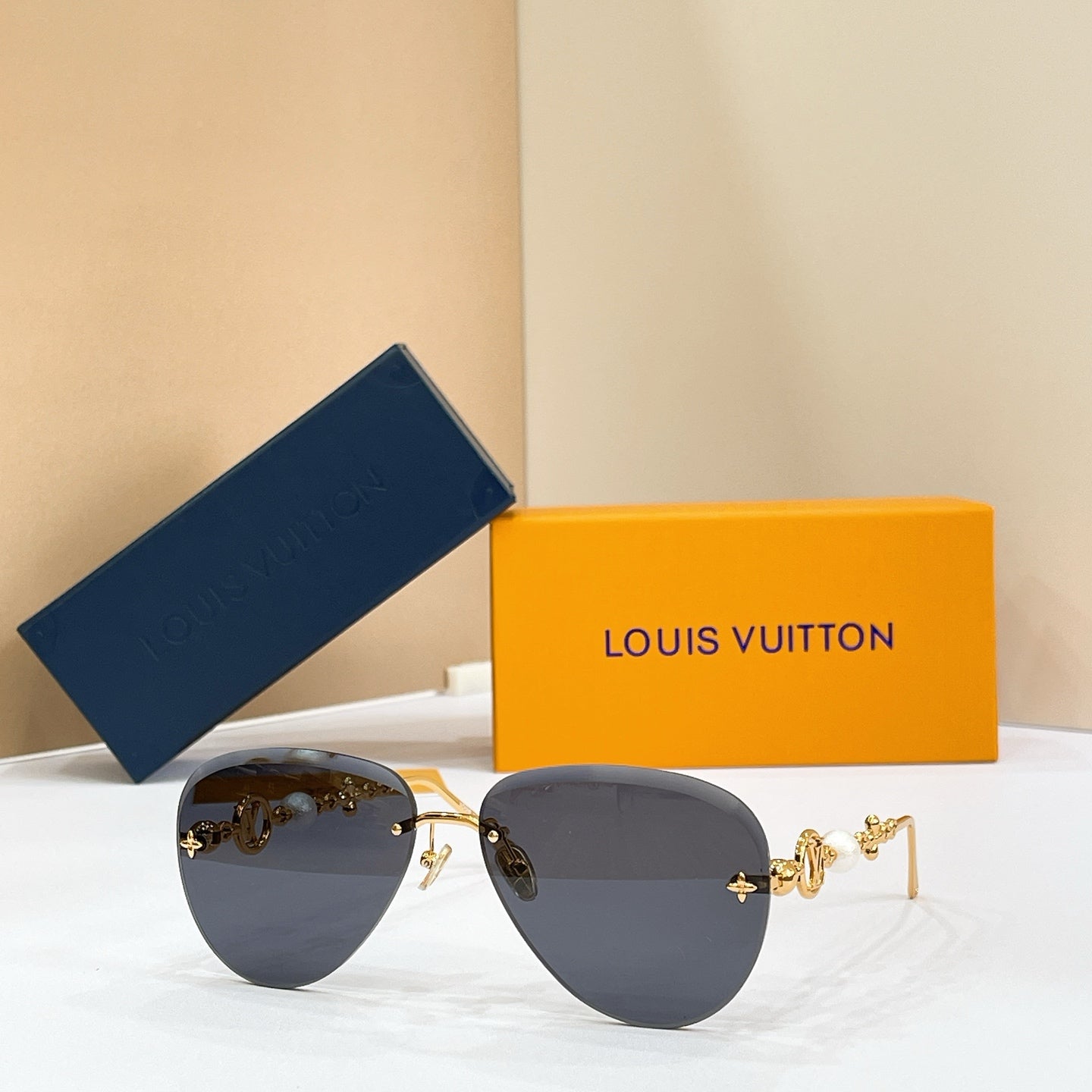 LOUIS VUITTON Sunglasses Z3318U