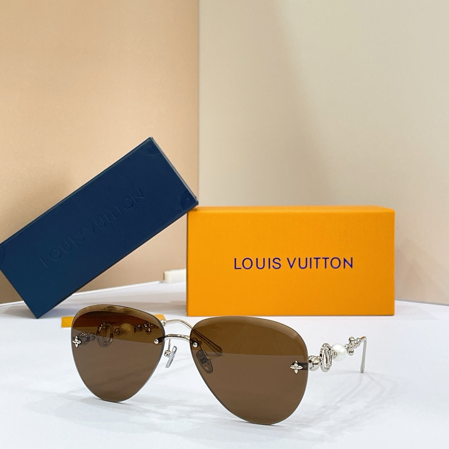 LOUIS VUITTON Sunglasses Z3318U