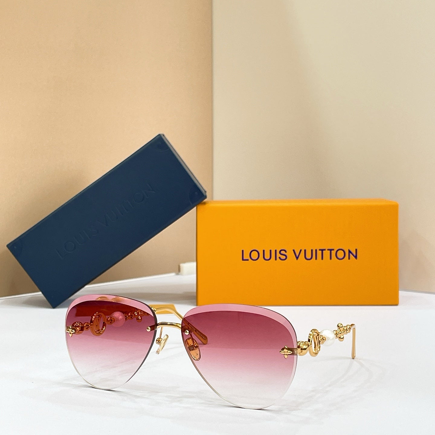 LOUIS VUITTON Sunglasses Z3318U