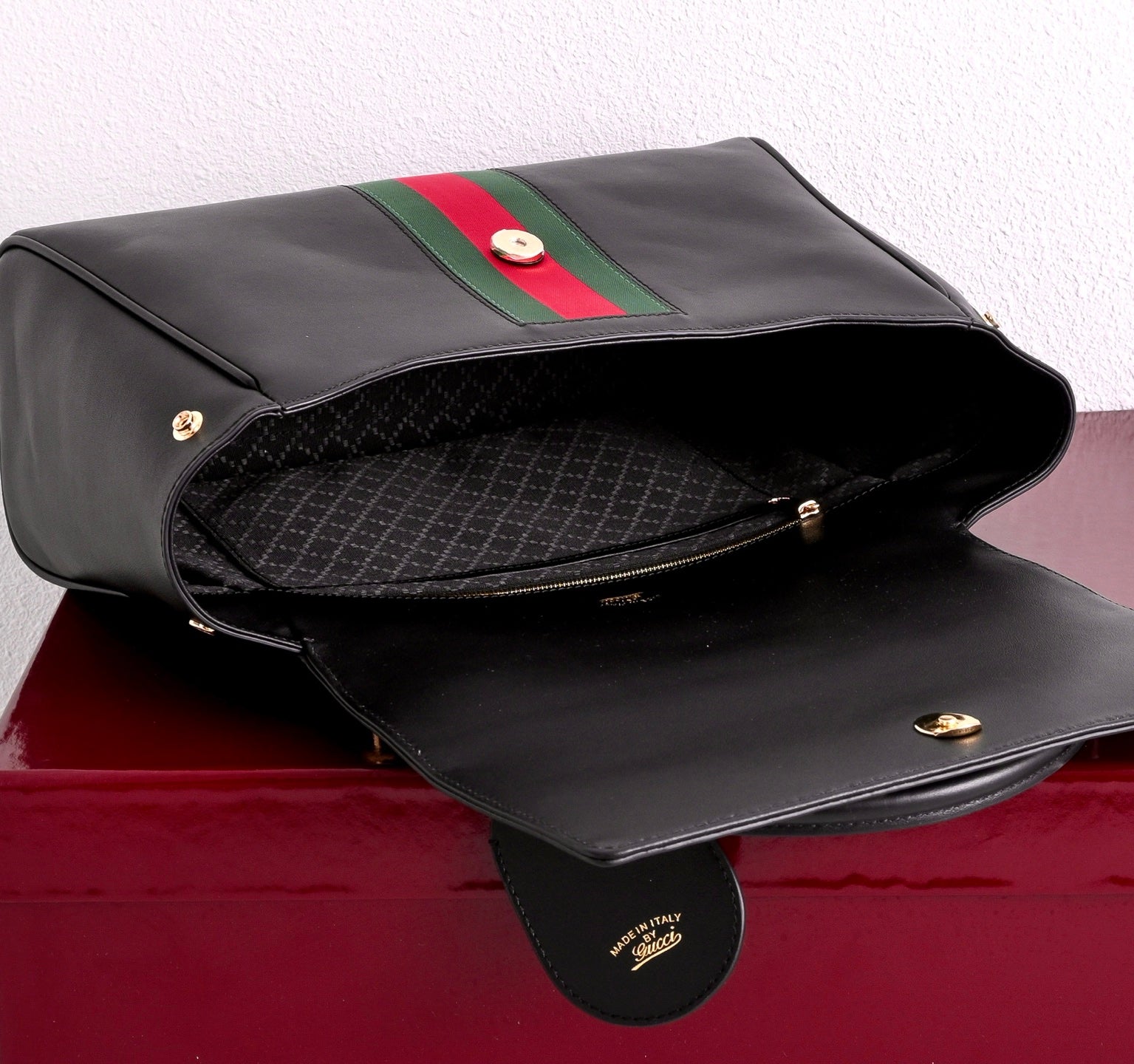 Gucci GG Paparazzo Medium Top Handle Bag