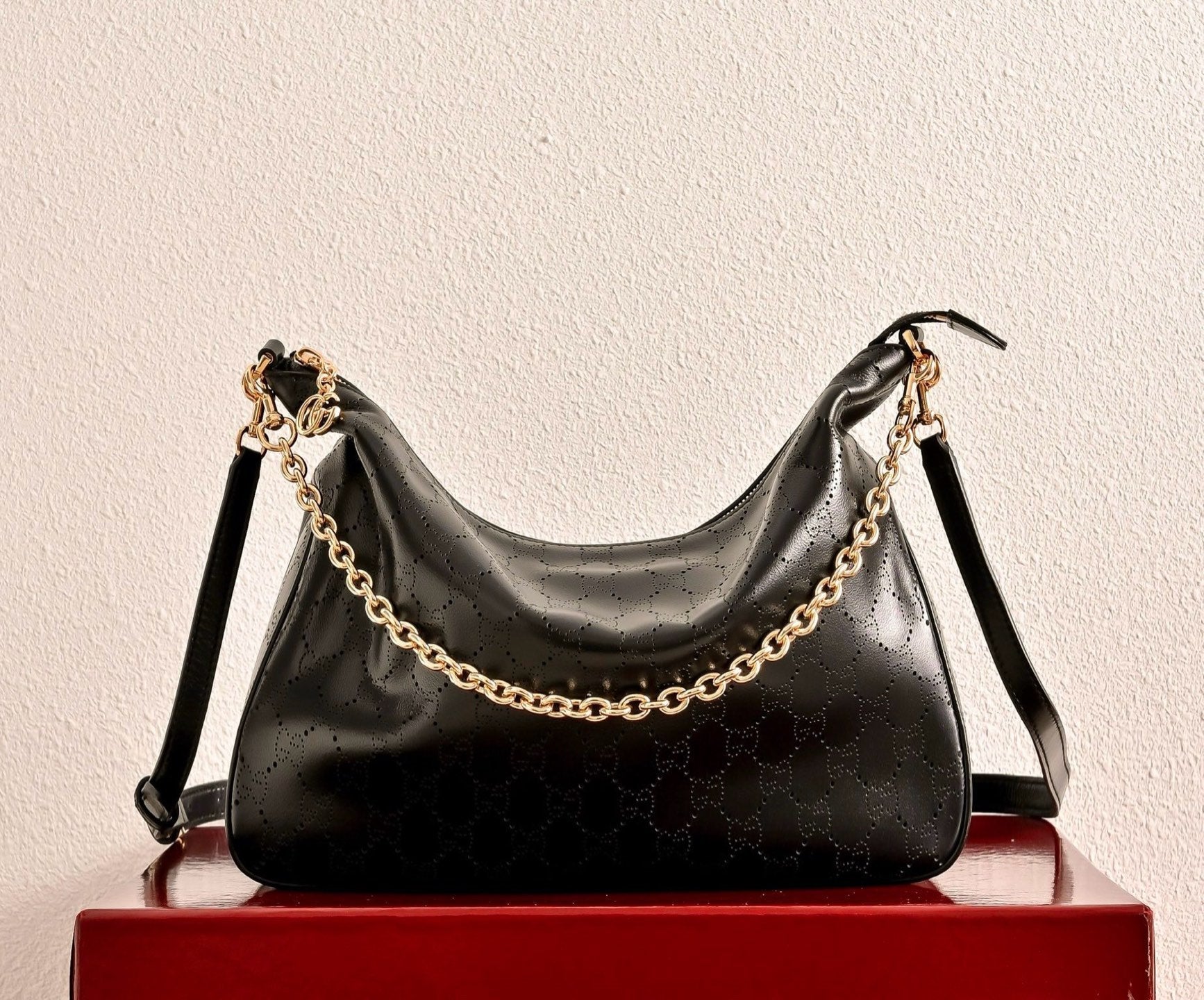 GUCCI Lady Lunetta Chain Medium Shoulder Bag
