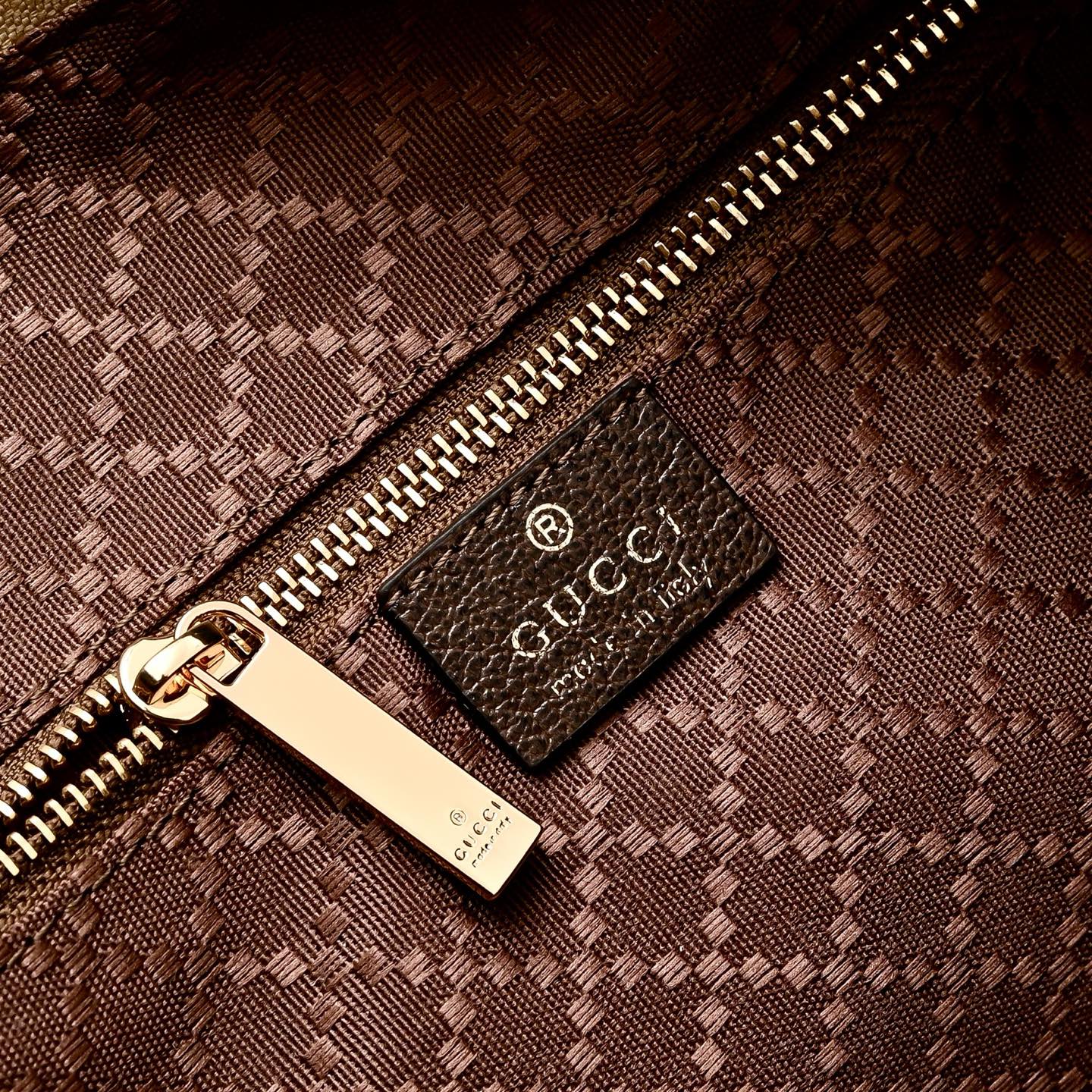 GUCCI Lady Lunetta Medium Shoulder Bag