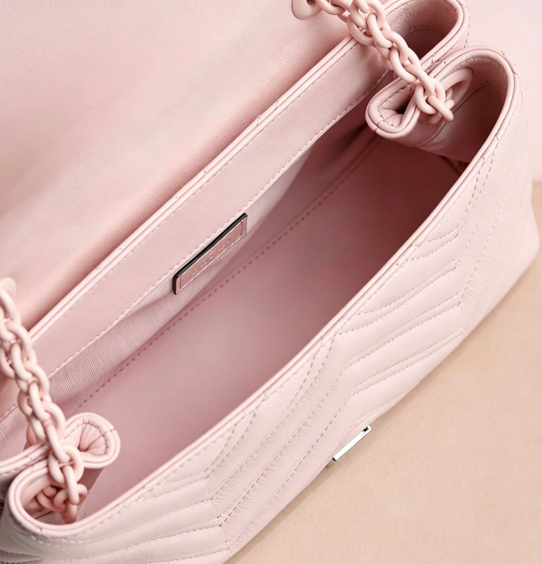 GUCCI GG Marmont Small Shoulder Bag