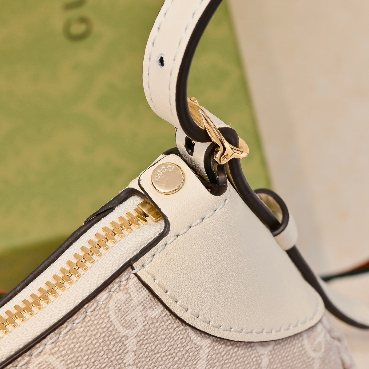 Gucci Emblem Small Zipped Tote Bag – 815218